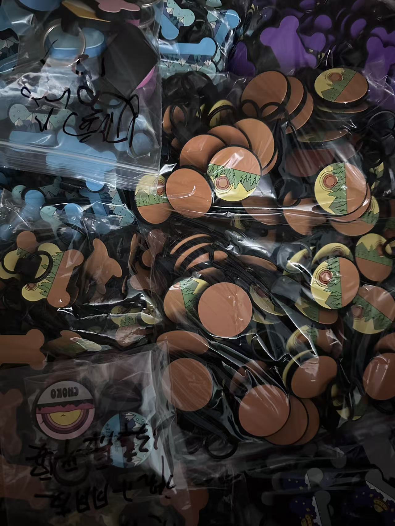 Custom silicone pet ID tags in OPP bags ready for retail